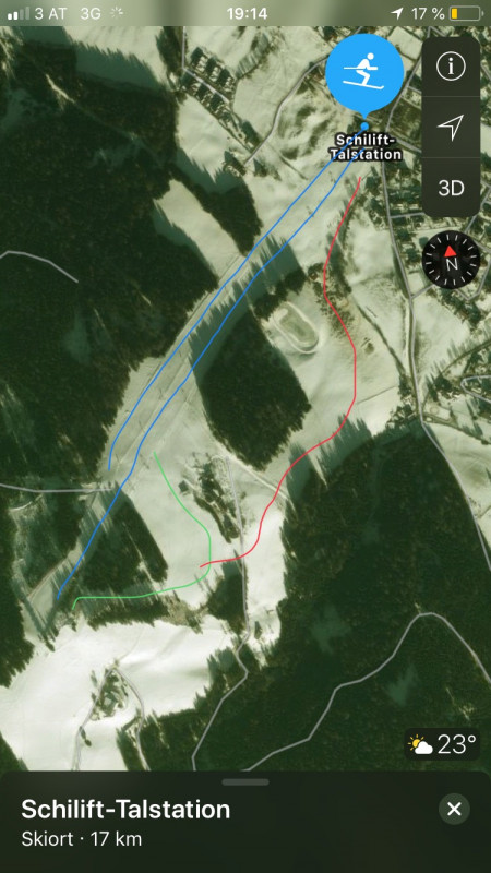 Pistenplan. Blau: bestehende Hauptabfahrt, Trainingshang. Rot: Bestehende beschneibare Hintenrumabfahrt. Rot: neu beschneibare Abfahrt.