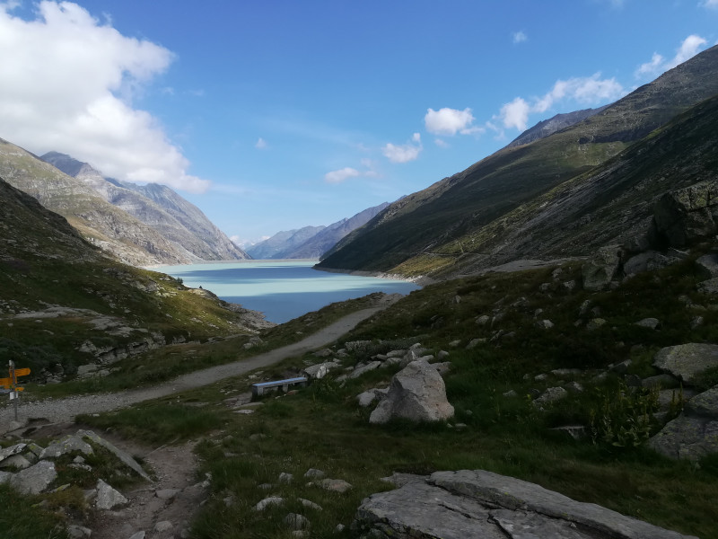 Bereits nach 45 Minuten erreichte ich das Ende des Stausees. Nun folgte der Anstieg der heutigen Wanderung.