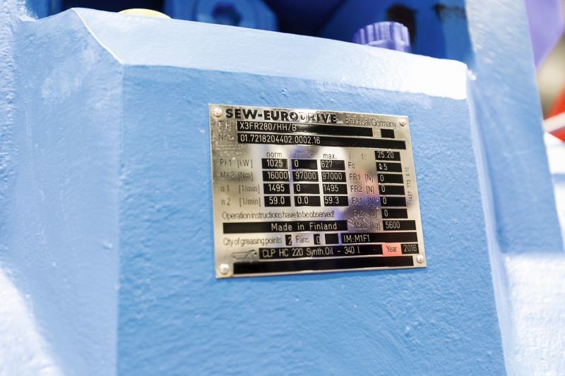 Typenschild Getriebe Hautpantrieb, Pressefoto SEW Eurodrive/Alfred Imhof AG