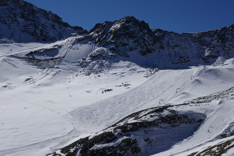 SL Falgin und Steilhang SL Weisseferner mit Arbeiten an einer Gletscherspalte.