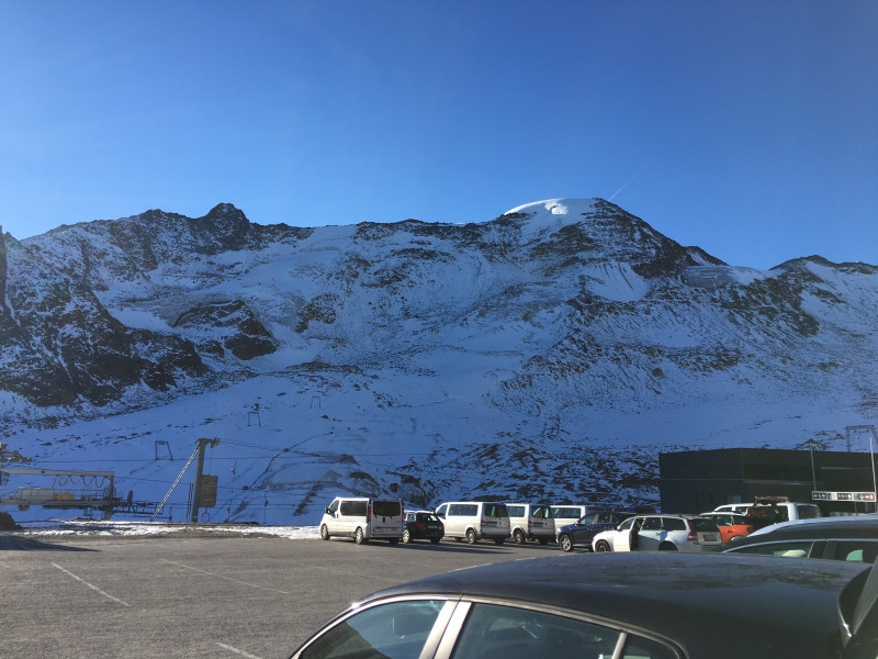 Morgens am Parkplatz