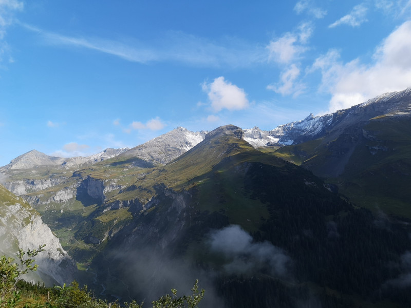 Bereits einiges oberhalb Bargis. Bedingt durch die Schneefälle kurz vor unserer Ankunft waren die höheren Berge etwas angezuckert