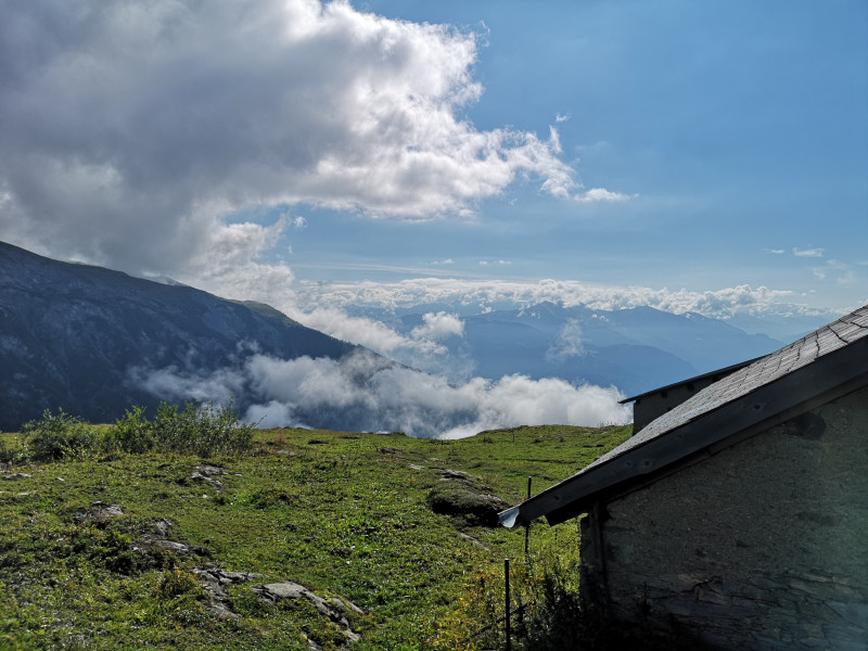 Nach einem strengen Aufstieg endlich auf dem Flimserstein angekommen. Es fehlen aber noch mehr als die Hälfte der Höhenmeter (erst 460 von 1150 geschafft). Mindestens wird der Weg ab hier abschnittweise etwas flacher.