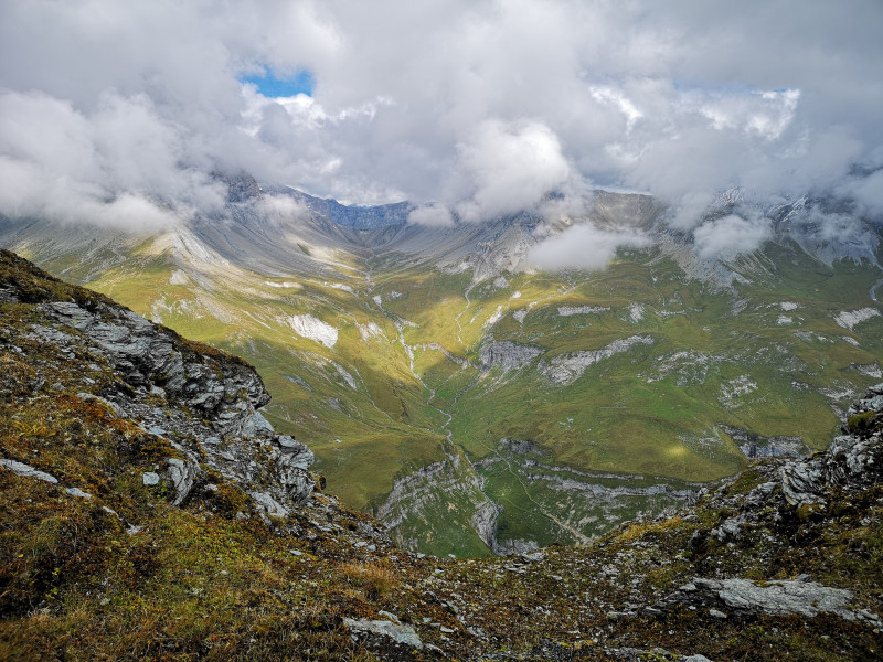 Bereits wieder unterwegs, gerade eine Lücke im Nebel erwischt
