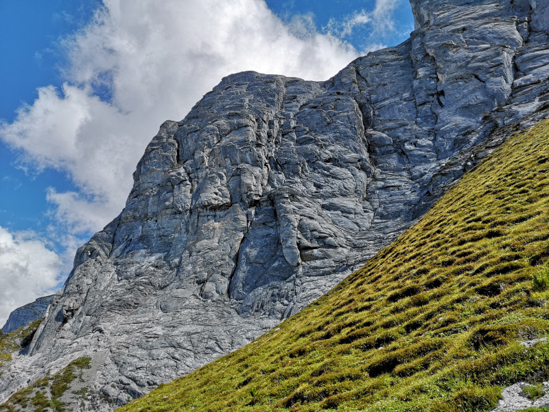 Auch auf diesem Wegabschnitt sind immer wieder solche imposanten Felsformationen zu bestaunen