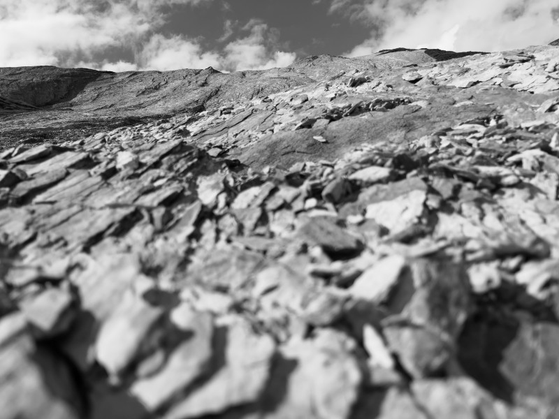 Wieder ein Einsatz für den Monochrom-Sensor: Fanzinierende Felslandschaft auf dem Rückweg