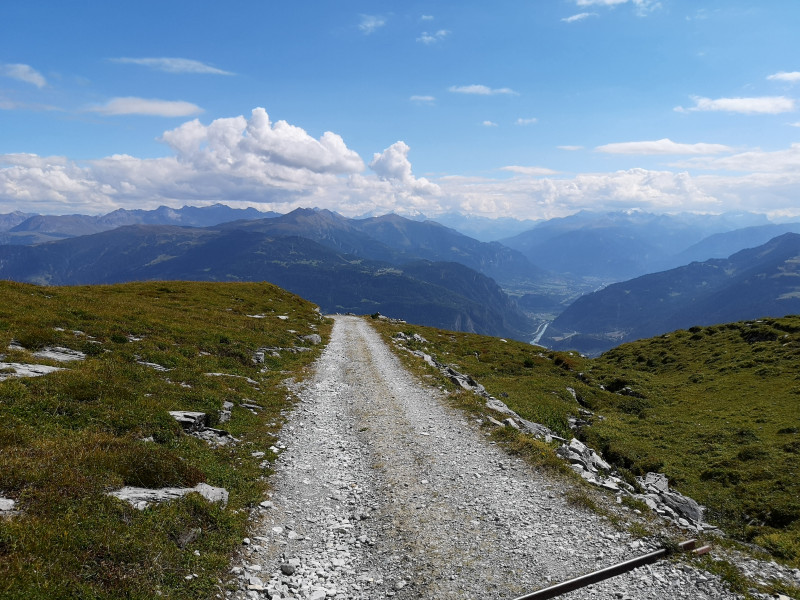 Kiesstrasse nach Trin: nicht besonders spannend