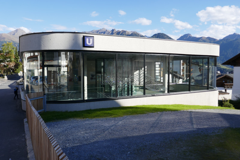 Dorfbahn Station Kirche Außenansicht. Ist sehr edel geworden und auch schon länger fertig.