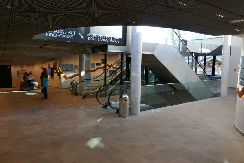 Dorfbahn Innenansicht andere Seite.