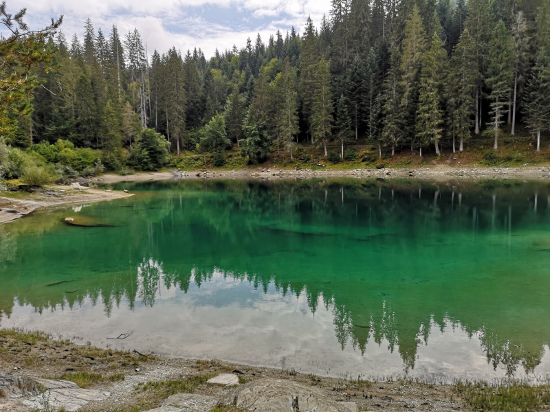 Je nach Blickwinkel hat das Wasser eine spezielle, intensive Farbe