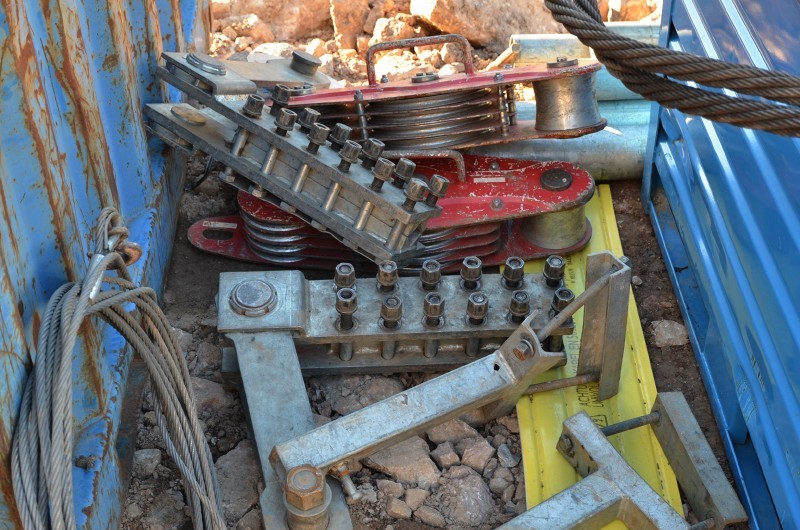 Flaschenzugteile und Klemmplatten zum Spannen vor dem Spleiss