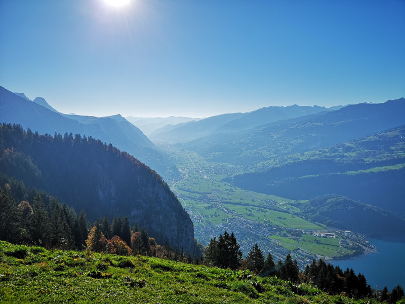 Blick hinunter nach Walenstadt und das Seeztal Richtung Sargans