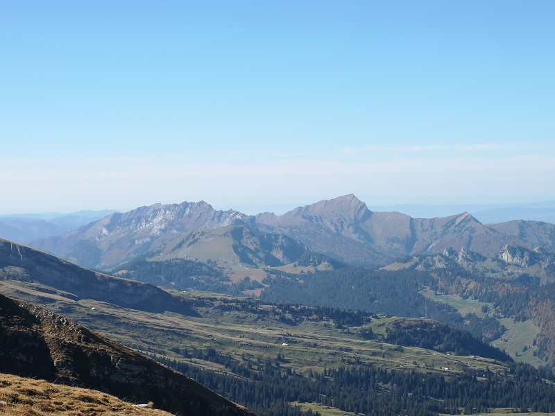 Mattstock (links) und Speer im Zoom