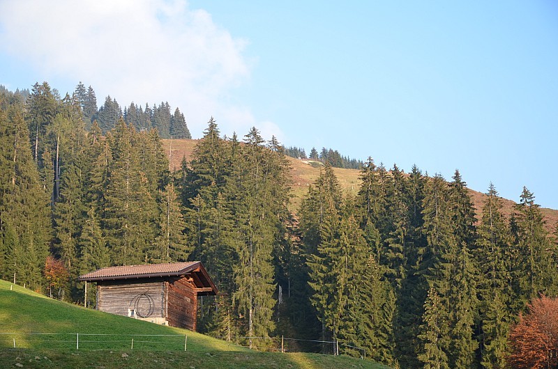 Blick vom Bereich der neuen Talstation Richtung alte Talstation, ca. in Bildmitte