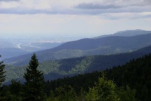 Bei guter Fernsicht war der Grossteil des Pohorje - Gebirges zu sehen, der letzte Gipfel im Bild gehört zu Mariborsko Pohorje.