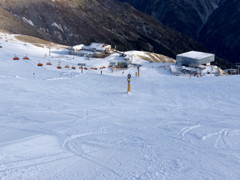 Klar, gegen 15:00 sah es hier nicht mehr so aus, aber alles blieb gut fahrbar. Immer griffig.