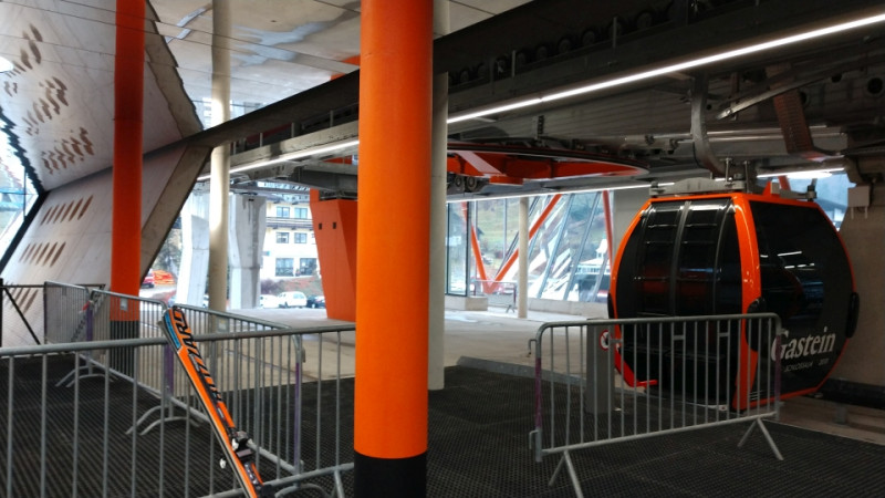 Ausfahrt Talstation und mein Ski passt farblich einfach blendend