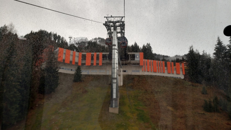 Mittelstation finde ich ebenfalls sehr gut gestaltet, keine Hüttenromantik sondern echte Architektur