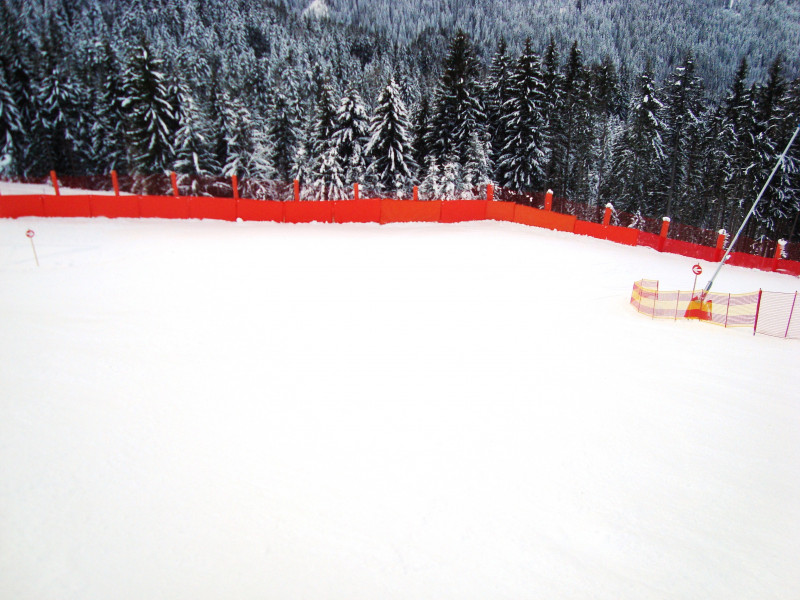 Letzter Abschnitt der steilen Piste. Auch hier sehr gute Fangzäune.