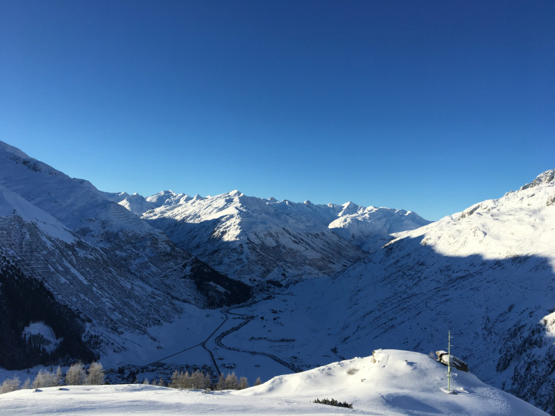 Alles andere lag im Schatten, inklusive Gemsstock (links im Bild)