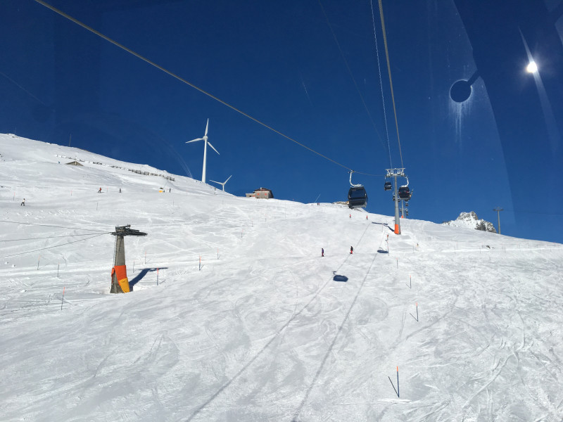 In der 2. Sektion. Links sieht man noch die Bergstation des Dürstelen Skilifts. Hoffe der geht nächste Saison in Betrieb, dann muss man nähmlich nicht die unteren Ziehwege fahren.