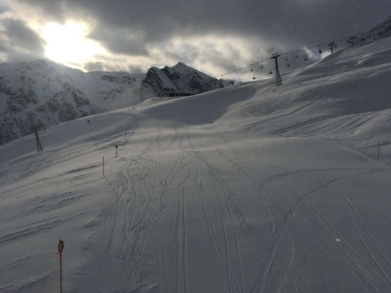 Sogar die Rinderhütte ist auf...