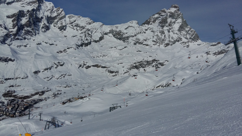 Ausser einem Skiteam das Slalom trainierte selbst in der Altjahrswoche kaum Leute am Cieloalto