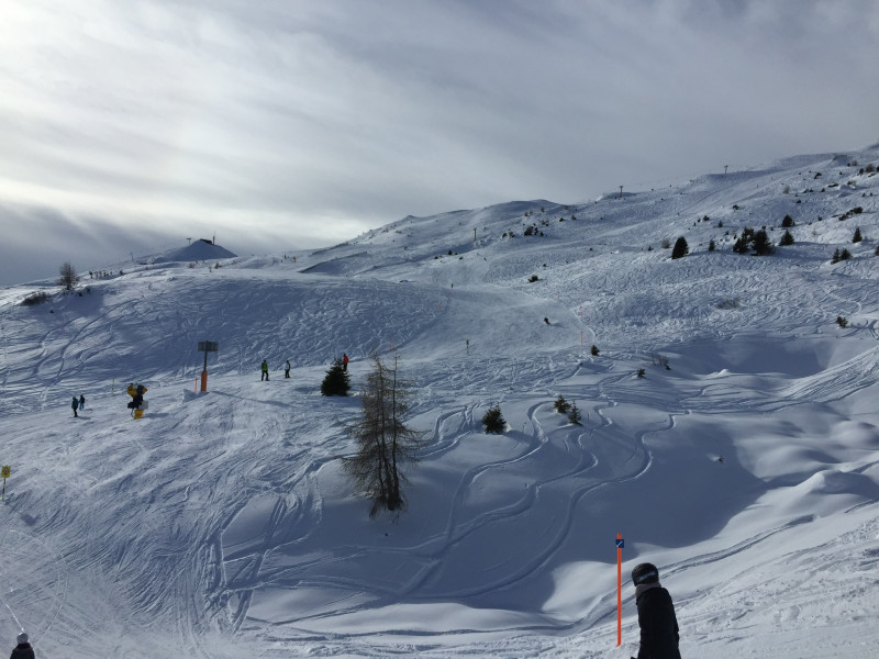 Blick zum SL Gertrud mit Piste 51 im Vordergrund
