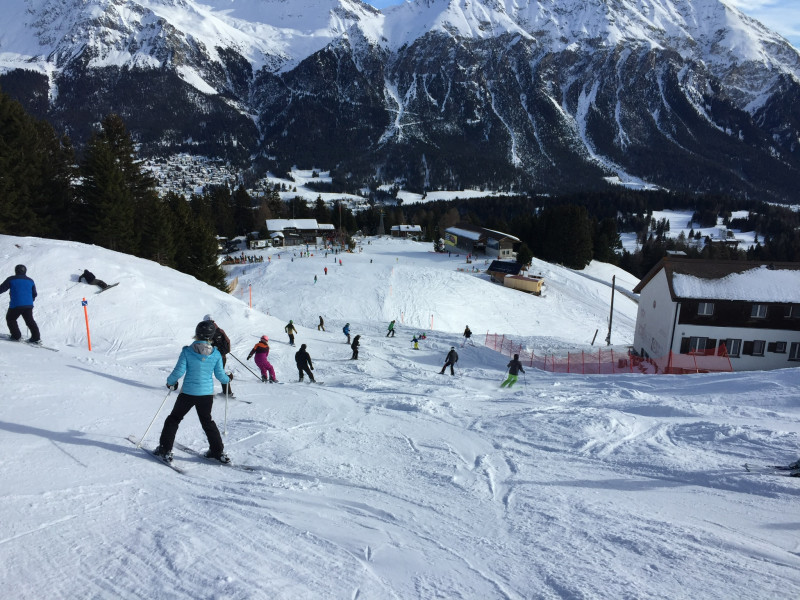 55a. Kurz vor der Mittelstation Tgantieme. Dieser Hang sieht des Öfteren so aus...