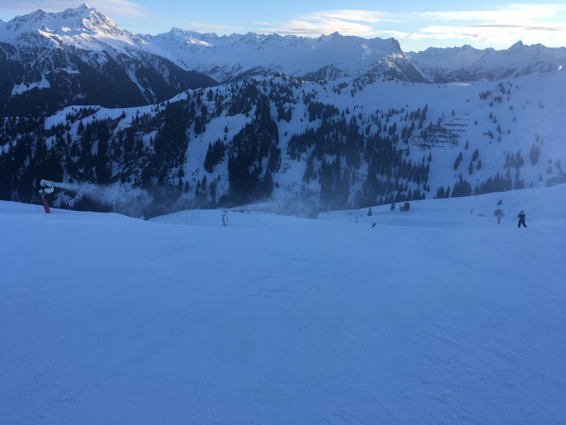 Morgens wird mal noch schnell nachbeschneit mit drehenden Aufsätzen....