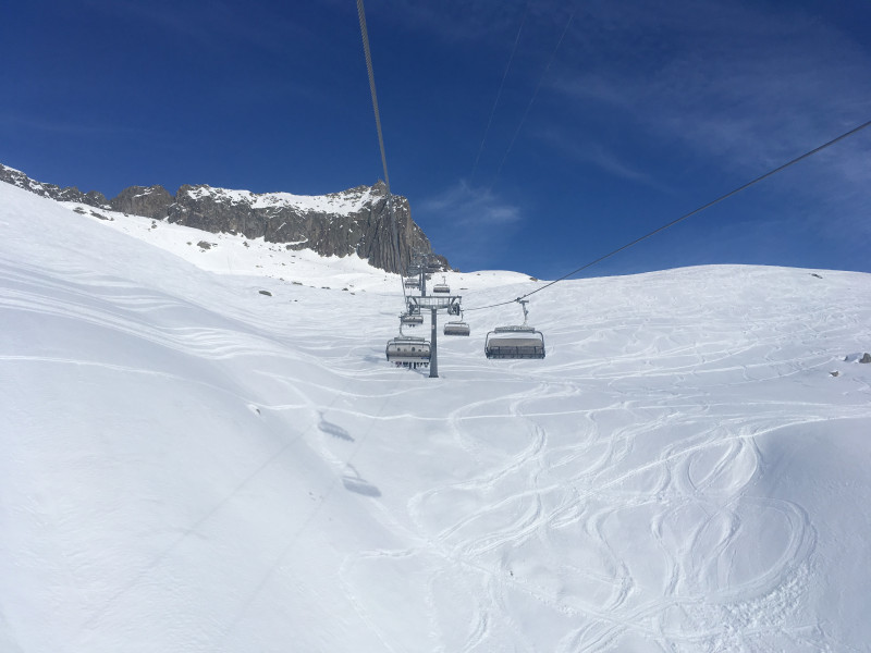 Sesselbahn Lutersee Flyer. Wird verwirrlich, wenn sie dann mal den Skilift Lutersee auf dem Gemsstock durch eine Sesselbahn ersetzen...