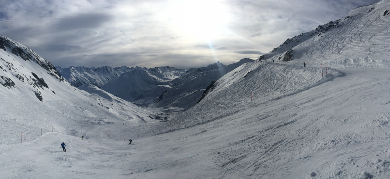 Rote Piste "Hinter Felli" vom Schneehühnerstock zum Oberalppass. War auch nicht besonders gut zu fahren, aber bei guten Verhältnissen könnte ich mir vorstellen, dass das eine tolle Piste wird.