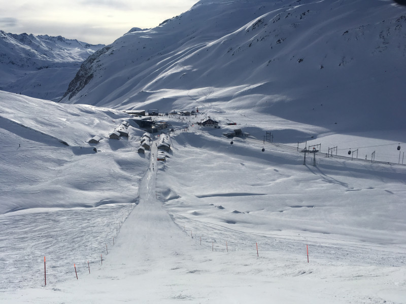 Schussfahrt am Schluss der Piste "Hinter Felli"