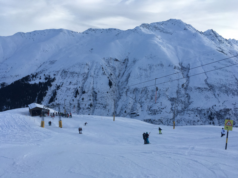 Nach einer Fahrt mit dem Mulinatsch Flyer erreichen wir den Skilift Tegia Gronda.