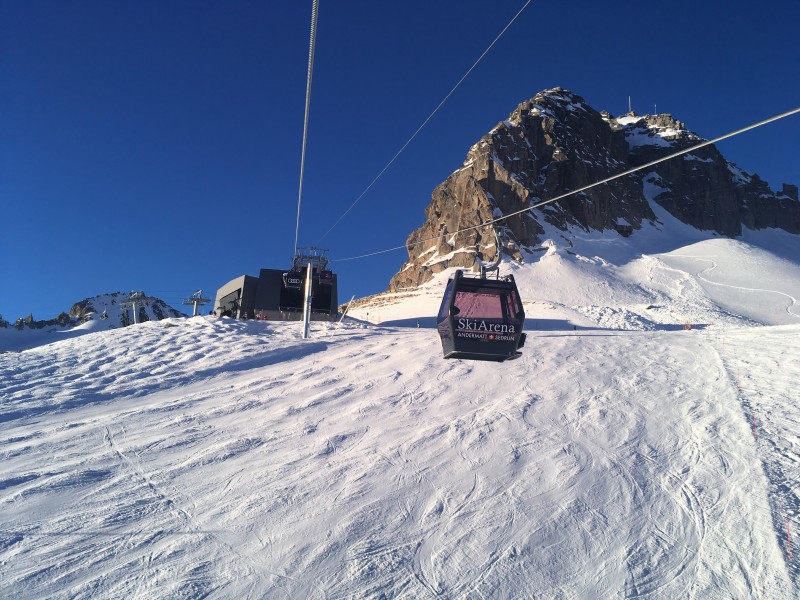 Die ästhestische Beleidigung nähert sich wieder. Davor die Direktabfahrt zur Mittelstation.