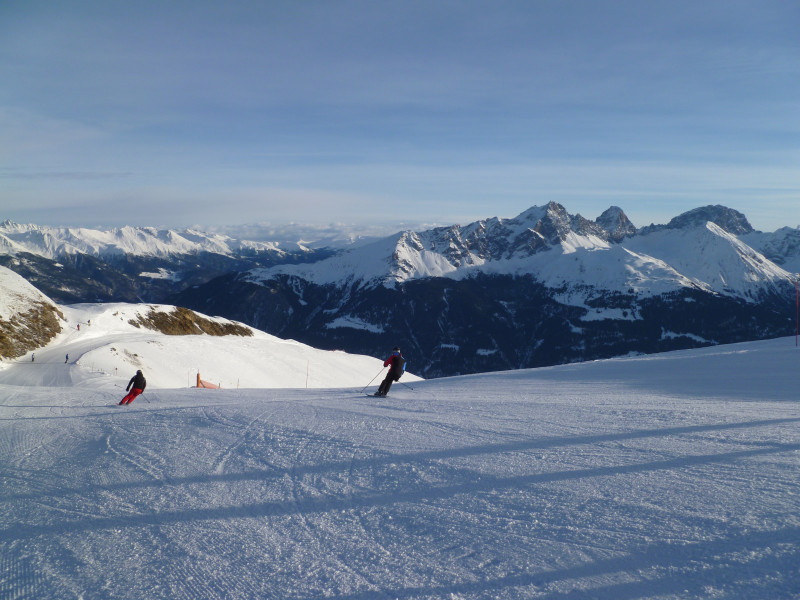 09:18 Uhr: Los geht’s mit der ersten Abfahrt vom Piz Martegnas (2673 m.ü.M.) nach Somtgant.