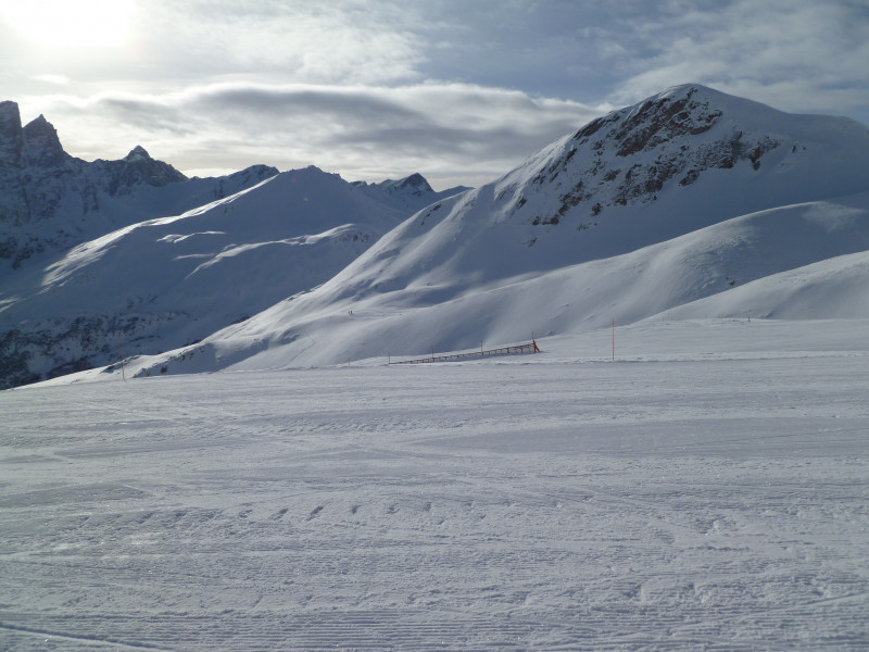 10:52 Uhr: Blick zum Crest’Ota. Die gleichnamige schwarze Piste öffnete dann am Dienstag, 25.12. Sie wird leider auch diese Saison nur alle zwei bis drei Tage präpariert. :(