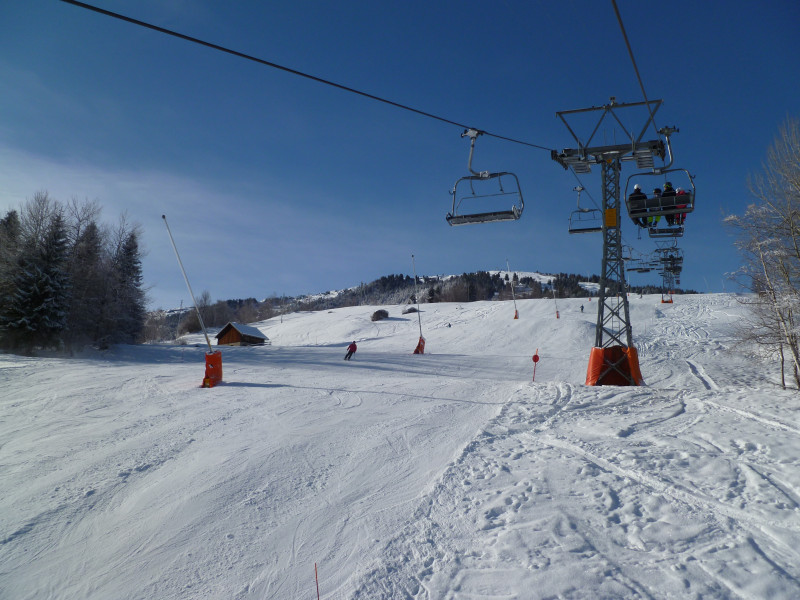 11:44 Uhr: Natürlich ist noch nicht Feierabend. Es geht weiter zum Laritg, bevor der Skitag am Nachmittag etwas früher als gewollt endet. Denn die 6er Sesselbahn stellt um ca. 14:30 Uhr den Betrieb infolge Sturm ein, der zweite Ausflug nach Radons entfällt heute also.