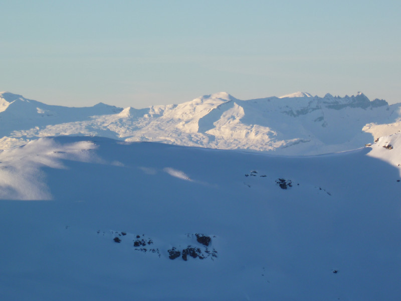 16:01 Uhr: Zoom ins Skigebiet von Laax. Hier scheint die Sonne auch um 16 Uhr noch.