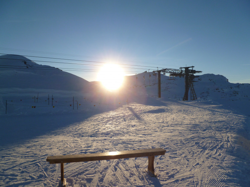 16:01 Uhr: Letzte Sonnenstrahlen vor der letzten Abfahrt vom Piz Cartas (2713 m.ü.M.) hinunter ins Tal bis nach Savognin (1178 m.ü.M.).