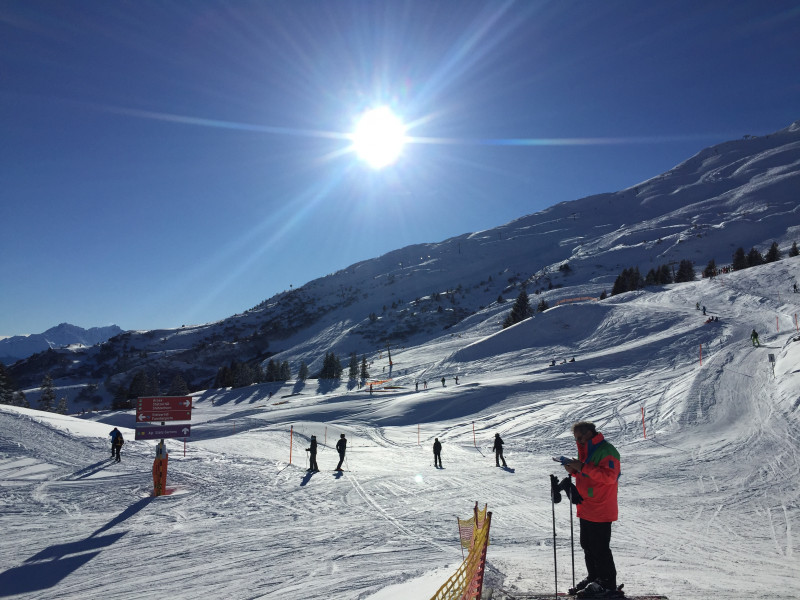 Zurück im Stätzkessel. Auf der Piste rechts im Bild ist zu erkennen, dass einige Pisten unter den Menschenmassen litten (Ende Piste 73).