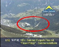 Grabarbeiten und Verlegung der Straße bei der Talstation.