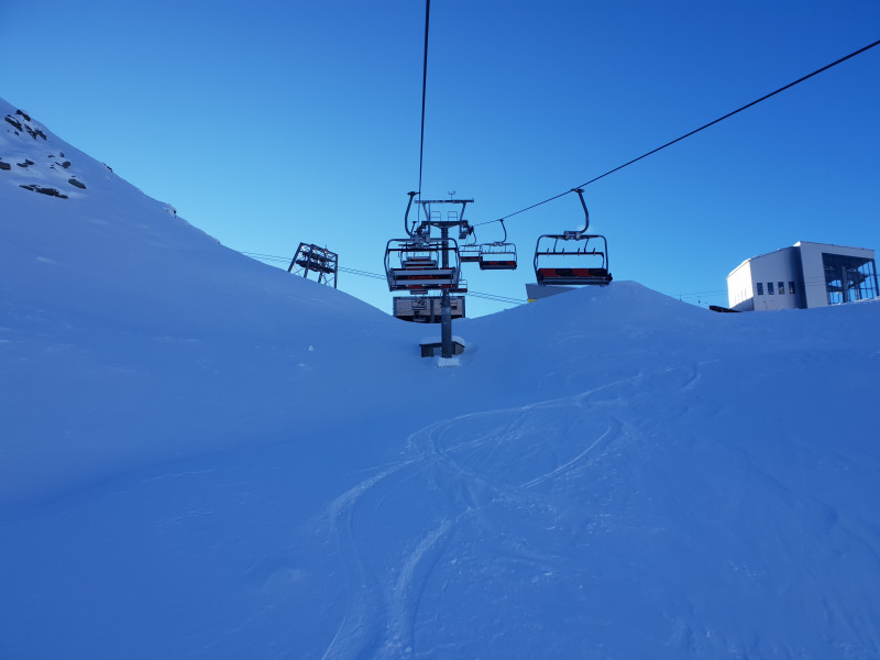 Beim Einstig muss man aufpassen, dass der Sessel einem nicht in die Beine schlägt