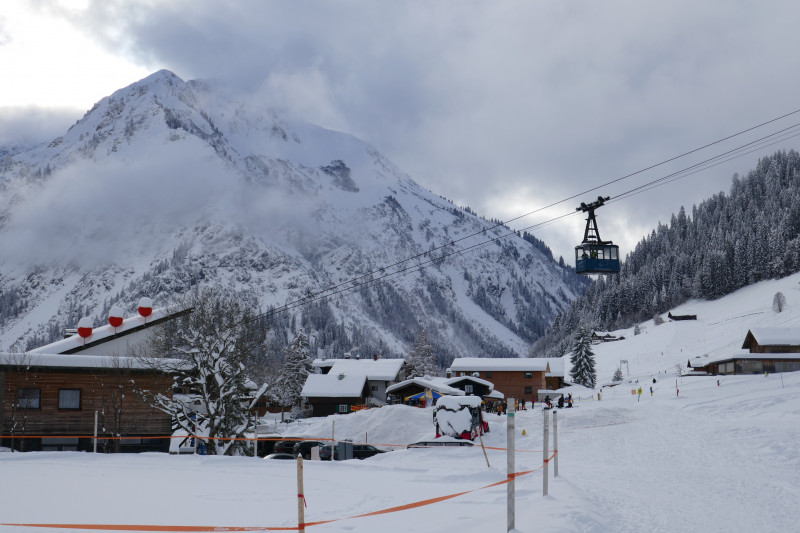 Die Walmendingerhornbahn wurde von rot auf blau umlackiert