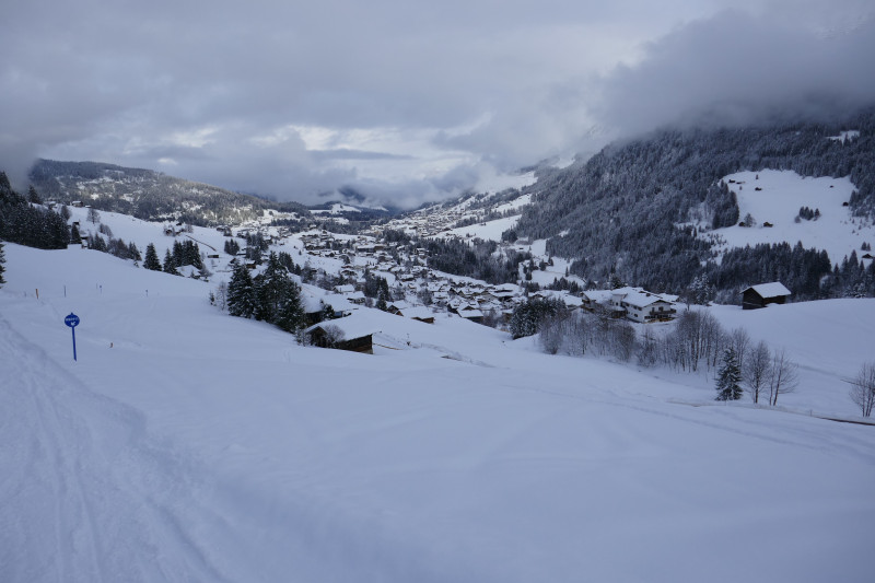 Weiter die Piste entlang