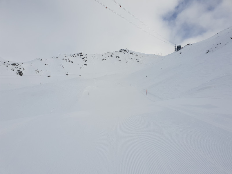 Für mich persönlich wär es besser, wenn die Bahn im 15-min-Takt fahren würde. Aber der 10-min-Takt ist auch okay, dann nimmt man es halt etwas gemütlicher und ohne Stress und wartet dann halt noch ein bisschen in der Talstation. Schafft man überhaupt einen 10-min-Takt zu fahren, ohne dass man nur in der Hocke runterfährt?