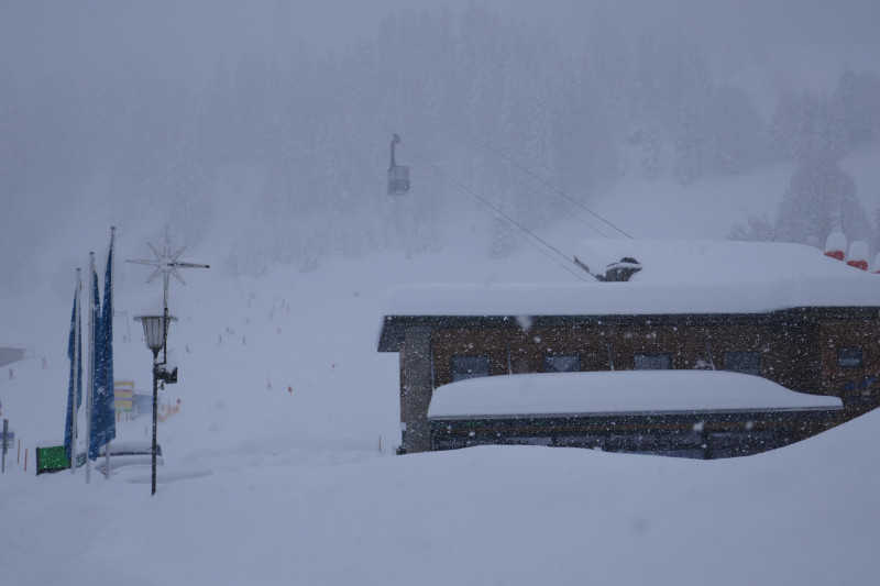 Walmendingerhorn PB und Mooslift. PB ist auch bei diesem Wetter noch in Betrieb