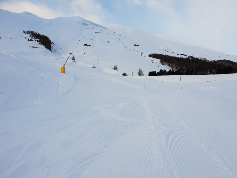 Zustand der Talabfahrt um 16 Uhr. Das Gebiet war wie ausgestorben. Die Corviglia war am Morgen deutlich voller.