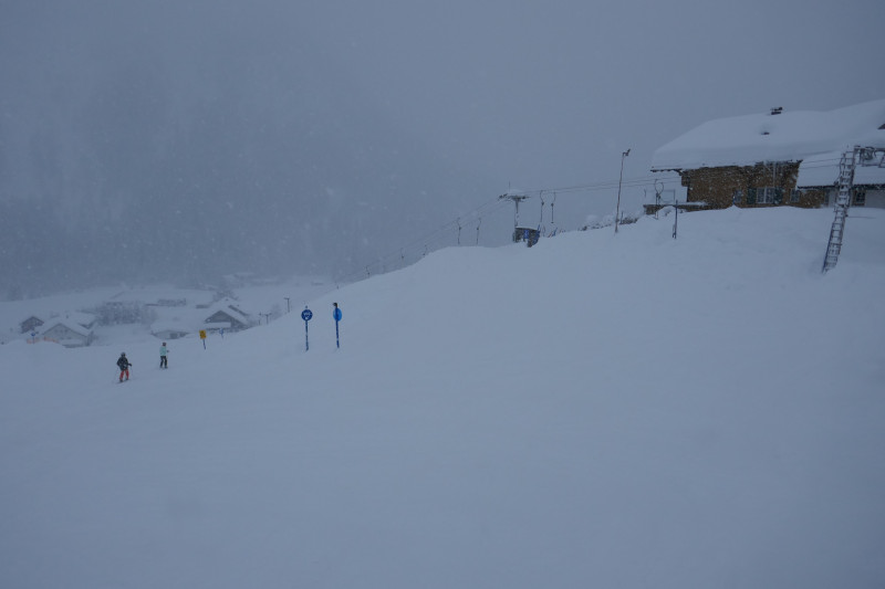 Jedermannlift oben. Extra für User tom 75 der dort vor 40 Jahren das Skifahren gelernt hat ;).