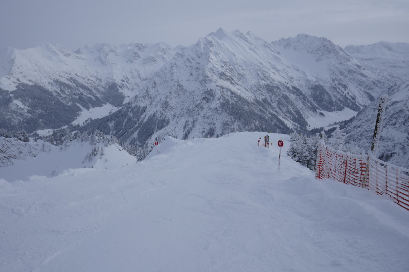 Schöne Gratabfahrt am Starthang